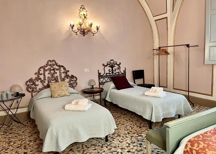 In The Center Of Гостевой дом Флоренция